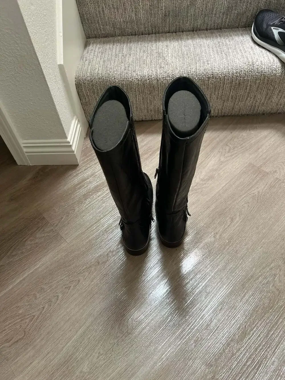 UGG - Picture 3 of 16